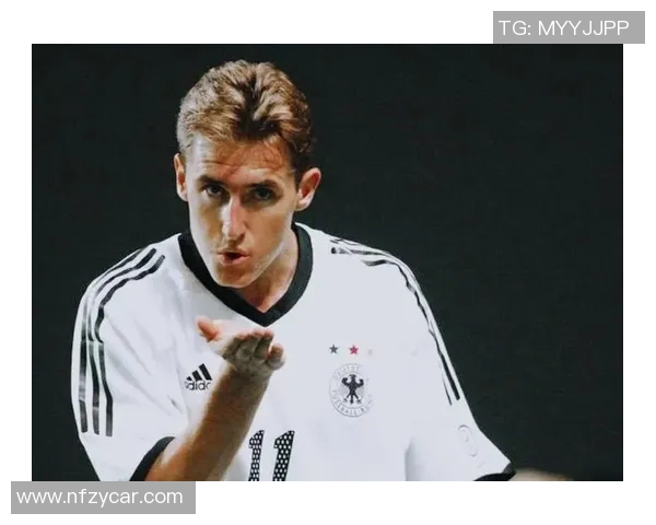 足球明星罗塞克的传奇之路与辉煌成就揭秘 足球明星罗塞克的传奇之路与辉煌成就揭秘